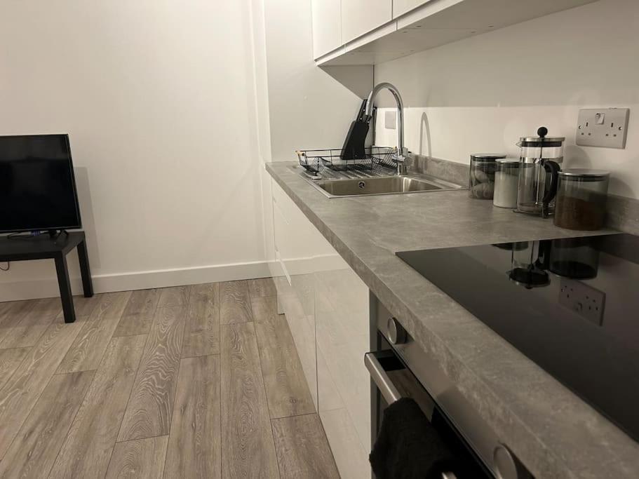 Ferienwohnung 1 Bed High Quality Modern Flat Edgware Exterior foto