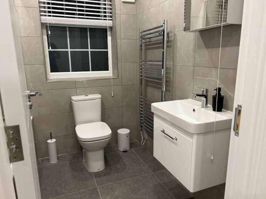 Ferienwohnung 1 Bed High Quality Modern Flat Edgware Exterior foto